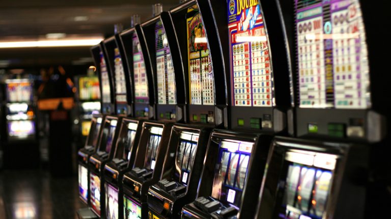 How to Get Started Playing Online Slots for Real Money?